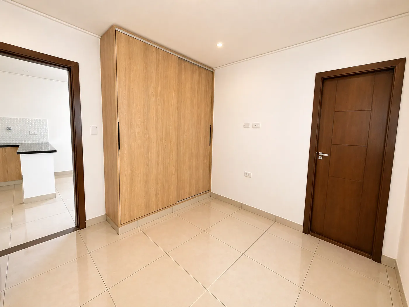 Dormitorio principal amplio y luminoso